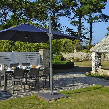 Villa In With Garden
