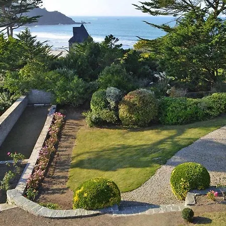 Villa In With Garden Locquirec